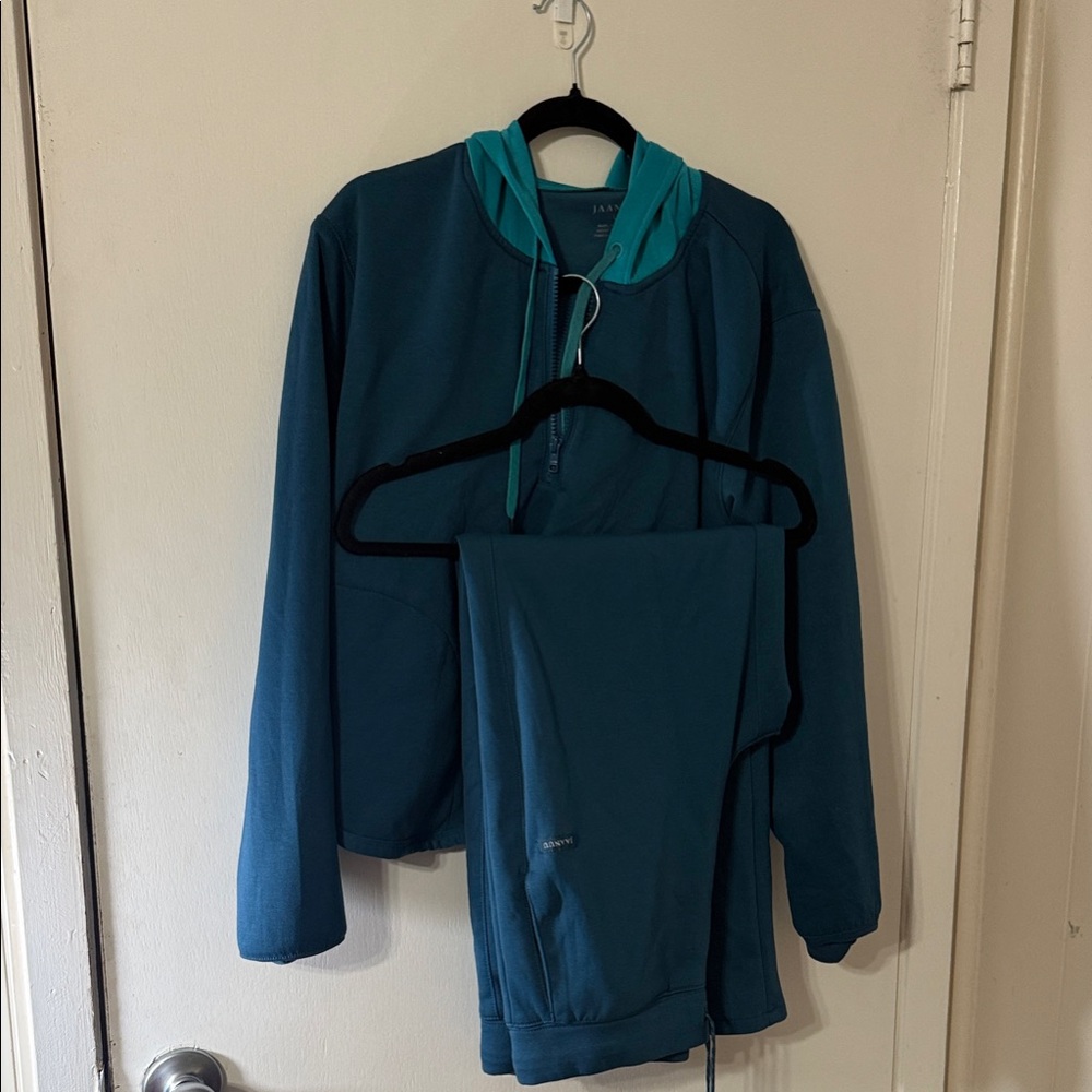 Jaanuu Scrub Sweatsuit